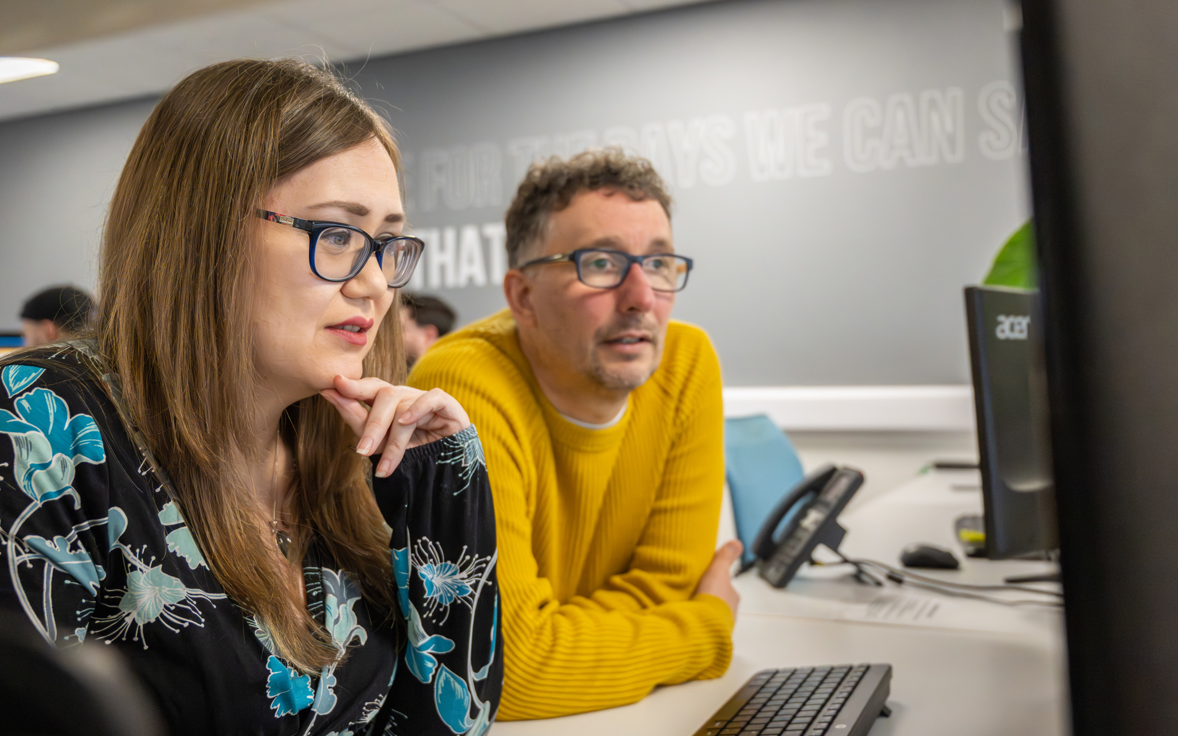 SEO Specialist explaining keyword choices