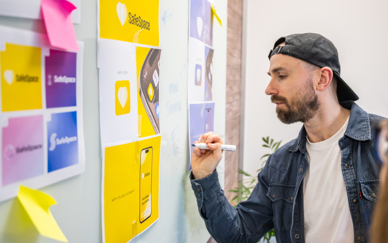 SEO specialist presenting report